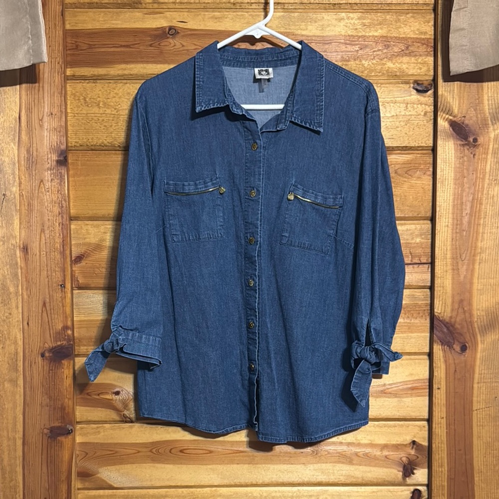 Anne Klein Dark Blue Denim Casual Button Down Shirt. 



Item 71